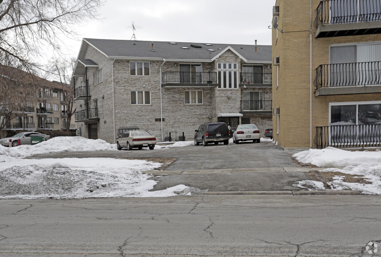 Building Photo - 9220 S Kilbourn Ave