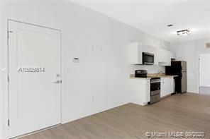 Building Photo - 624 Santander Ave