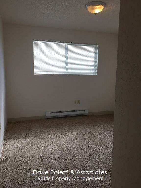 Building Photo - 926 N 95th St