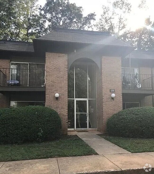 Building Photo - 201 Orchard Trace Ln
