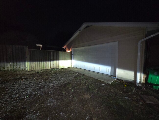 Foto del edificio - 4239 Glenn Dale Rd