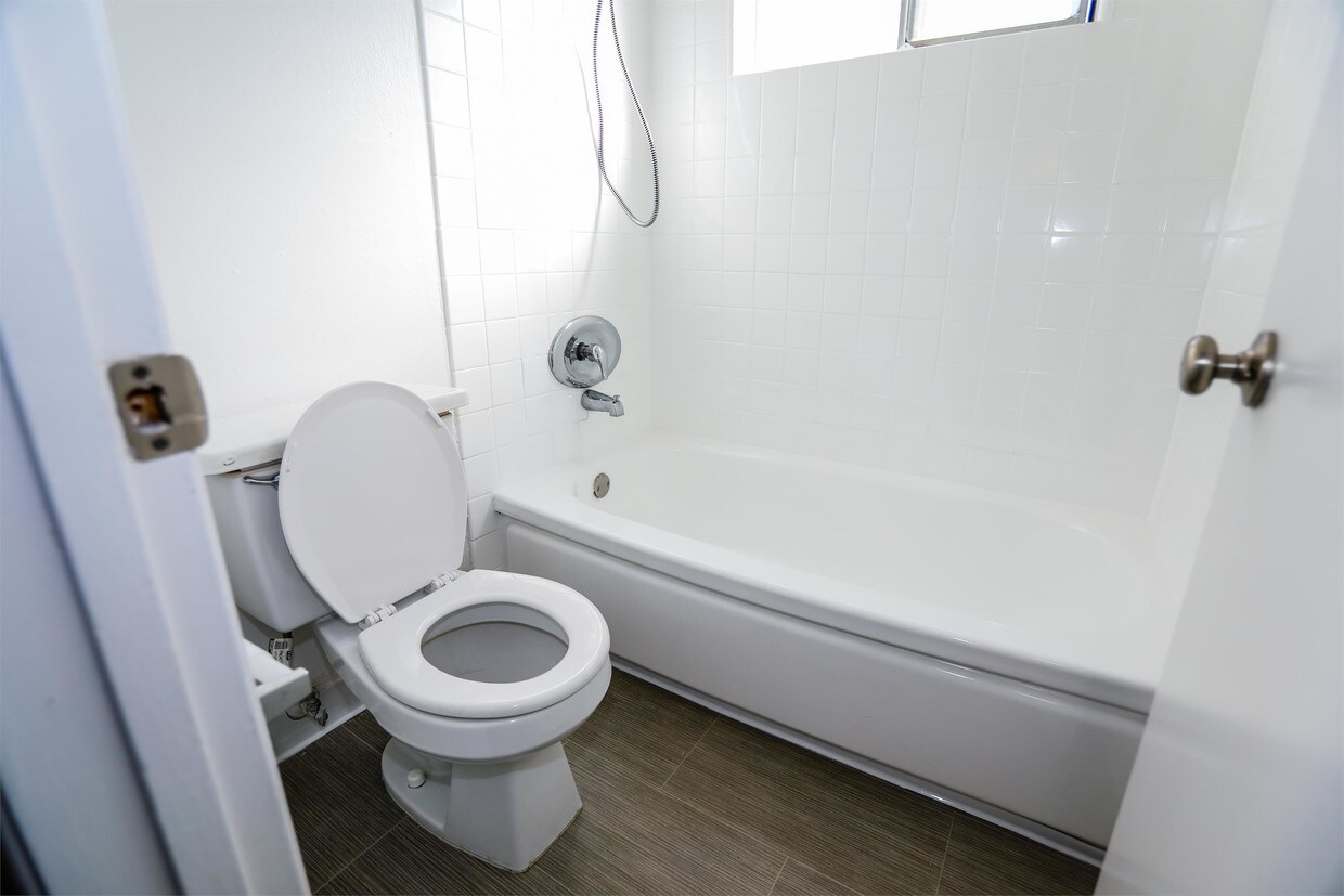 4881 Rolando CourtUnit 08 Unit 008, San Diego, CA 92115 Room for Rent