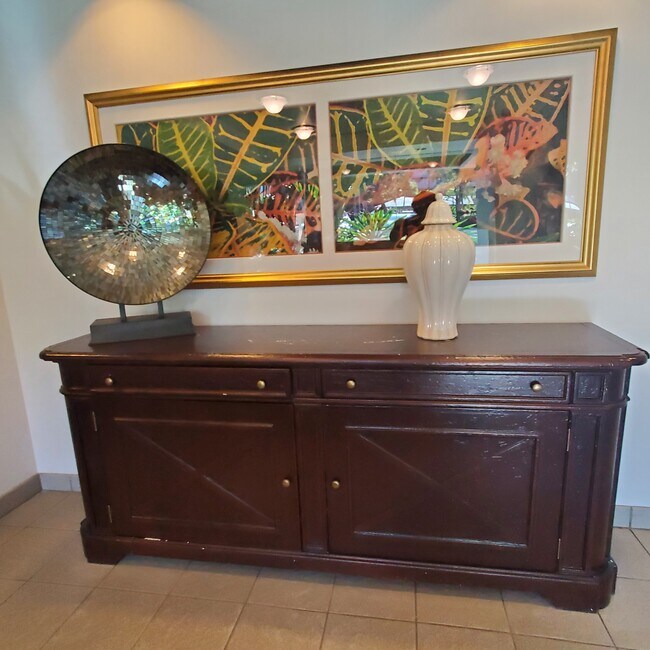 Entry area - 1 Keahole Pl