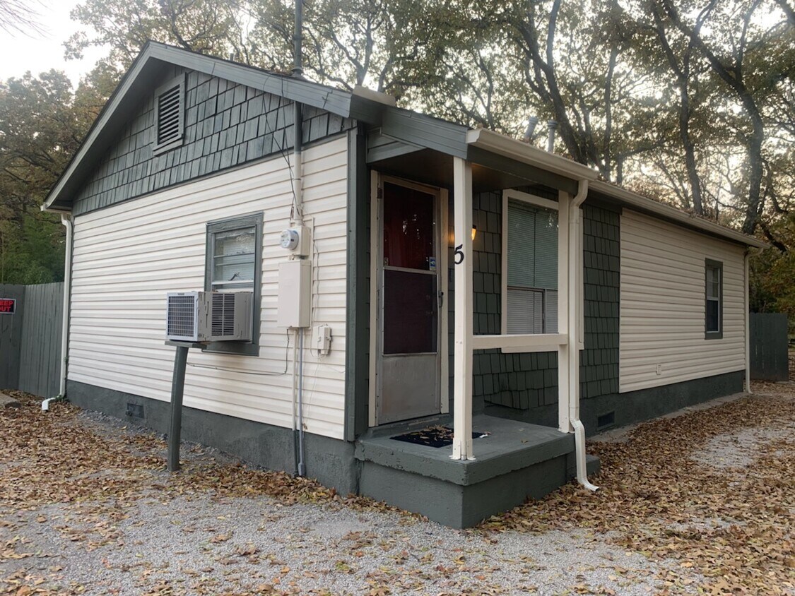 Front House - 805 Riverwood Rd