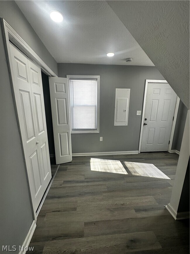 Building Photo - 3289 W 58th St