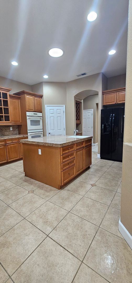 Foto del edificio - 5 Bed 4 bath 3 car garage Southwest Vistas FOR RENT