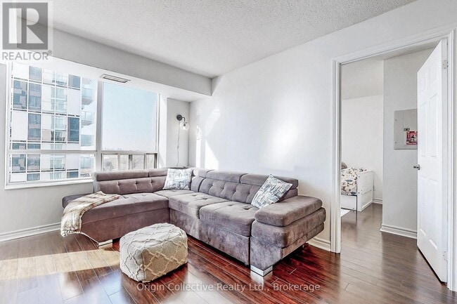 Photo du bâtiment - 5233 Dundas St W