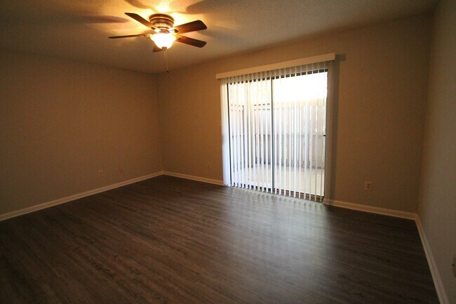 Foto del edificio - 1635 Cedarview Ct