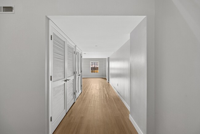 Building Photo - The Landing