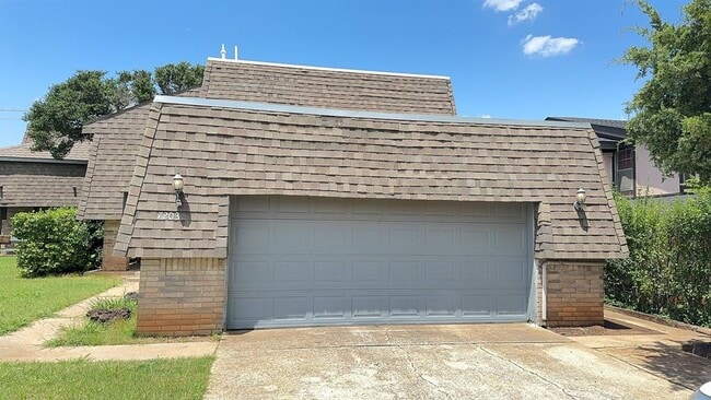 Building Photo - 7203 Edenborough Dr