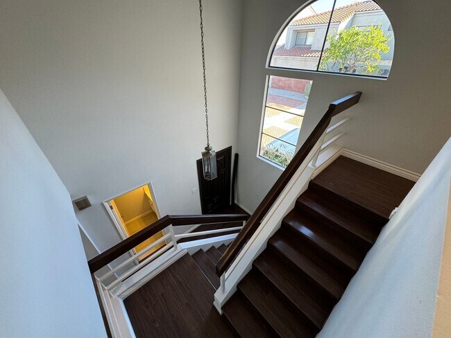 Building Photo - Desired Location Newly Renovated Spacious ...