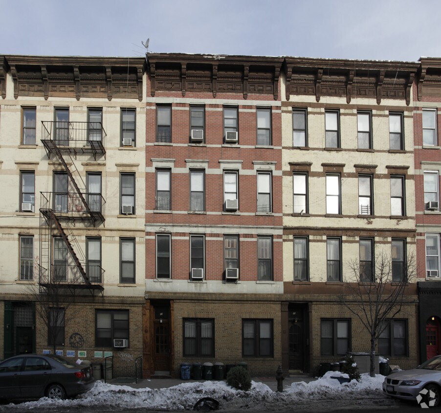 Building Photo - 87 Greenpoint Ave