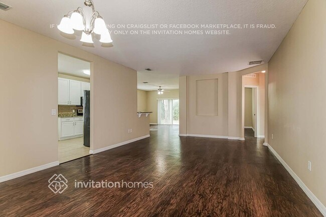 Foto del edificio - 6233 Radford St