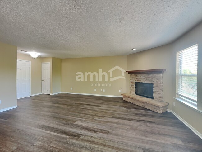 Building Photo - 15065 Fawn Hollow Ln
