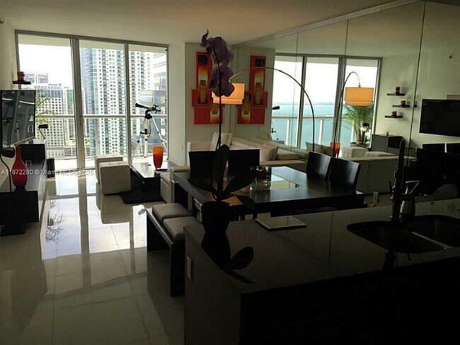 Building Photo - 495 Brickell Ave