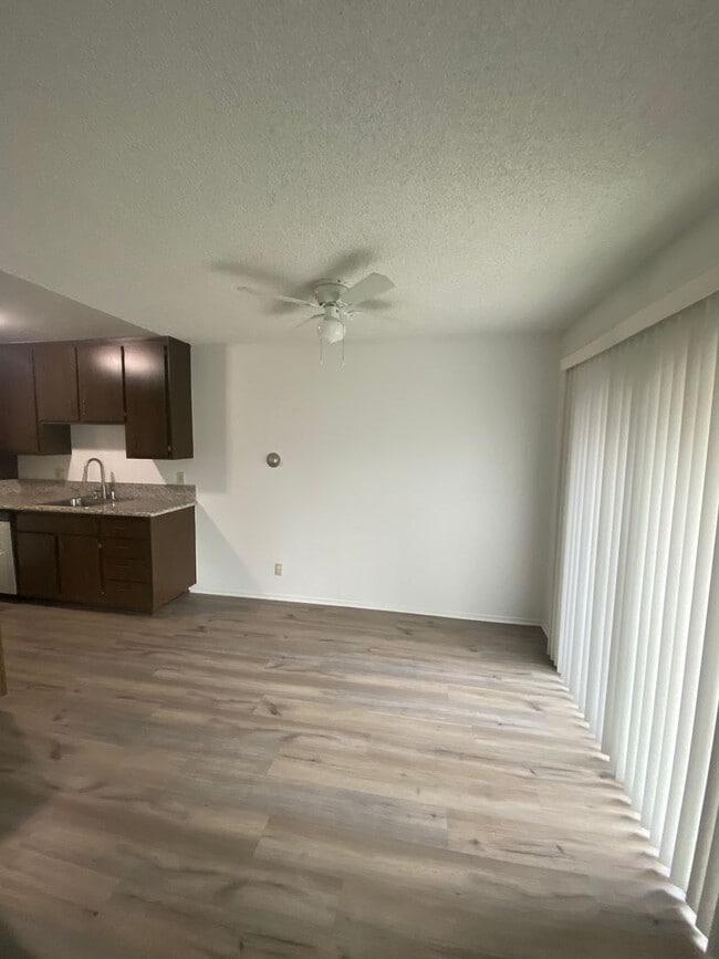 Building Photo - 1 bed, 1 bath Monticello Condo