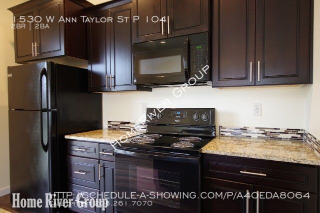 Building Photo - Spacious 2 bedroom 2 bathroom townhome