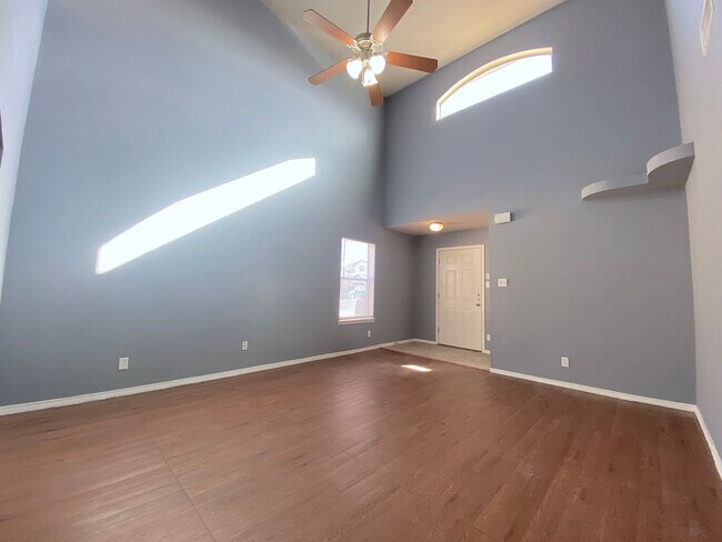 Building Photo - Large Northeast Home for Growing Family!