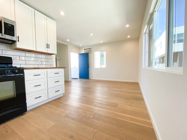 Foto del edificio - 3003 S Cloverdale Ave