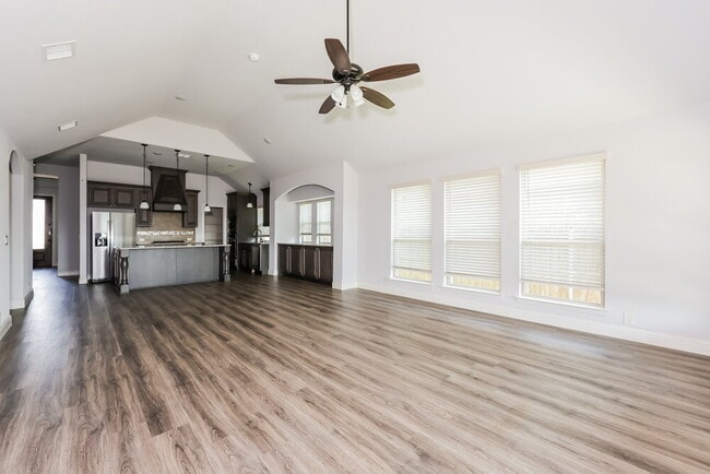 Foto del edificio - 1024 English Oak Dr