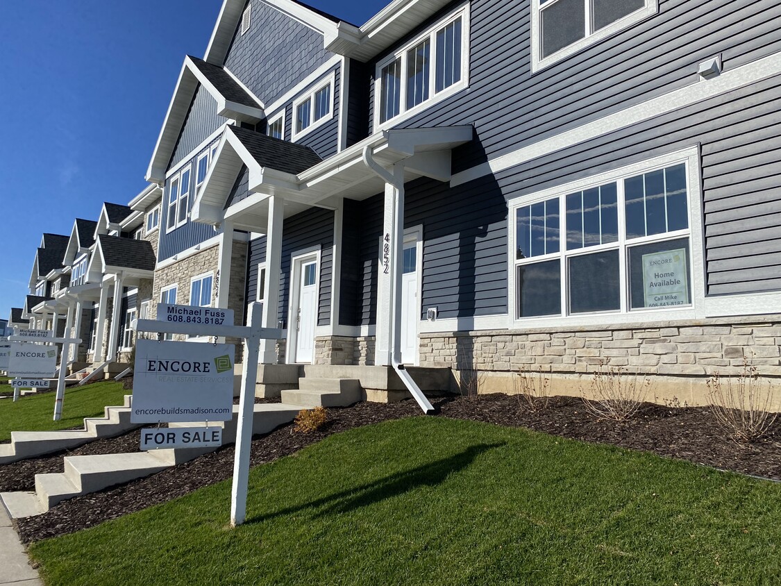 3rd unit down. - 4856 Lacy Rd
