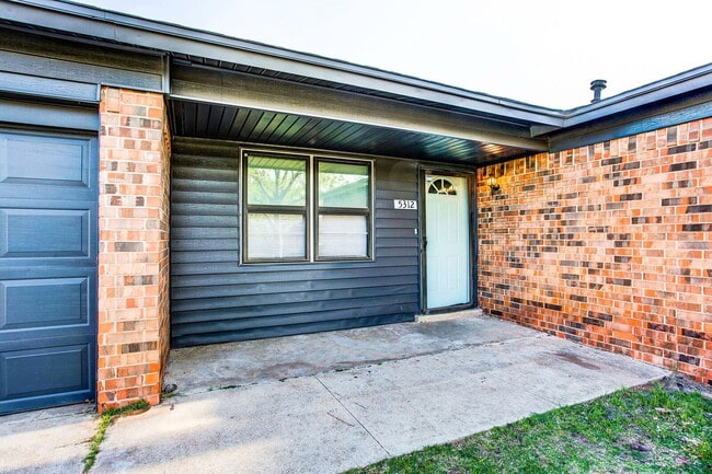 Building Photo - Breathtaking Home Located Near LCU Campus ...