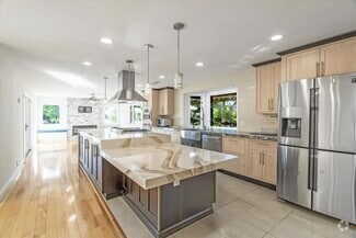 Building Photo - 468 Edelweiss Dr