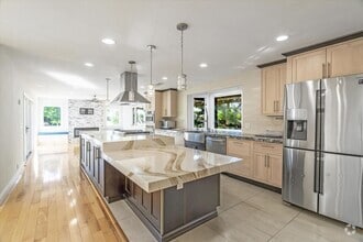 Building Photo - 468 Edelweiss Dr