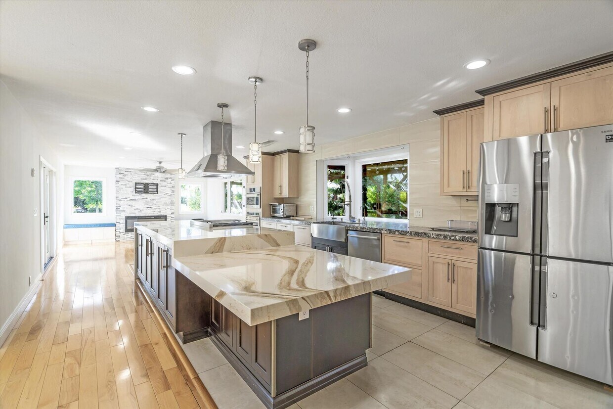 Foto principal - Remodeled 4-Bedroom San Jose Home With Lar...