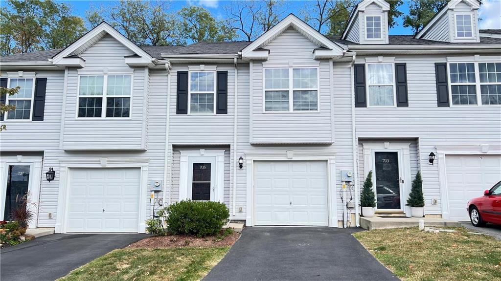 Foto principal - 705 Blue Heron Dr