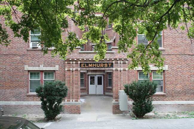 Building Photo - 405 NE Oak St