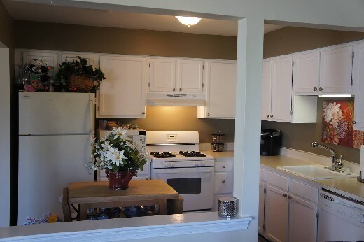 Primary Photo - 252 Andover Pl