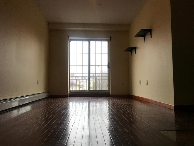 Foto del edificio - 14118 Cherry Ave