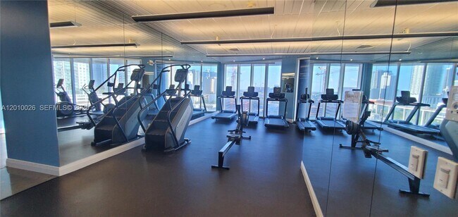 Foto del edificio - 185 SW 7th St