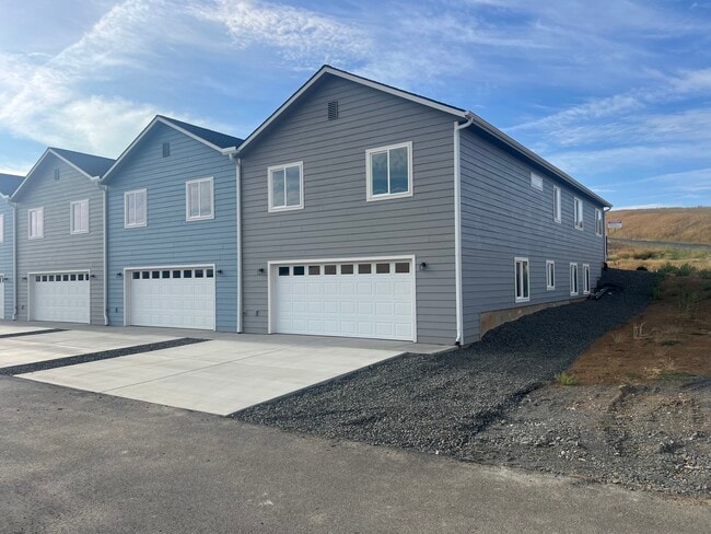 Back large 2 Car Garage - 1416 Edington Ave