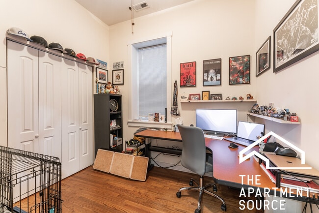 Building Photo - 2146 W Chicago Ave