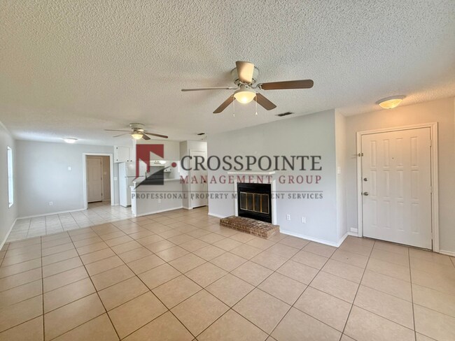 Foto del edificio - Charming 2 Bed, 1 Bath Duplex!