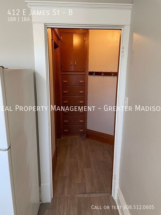 Foto del edificio - 412 E James St