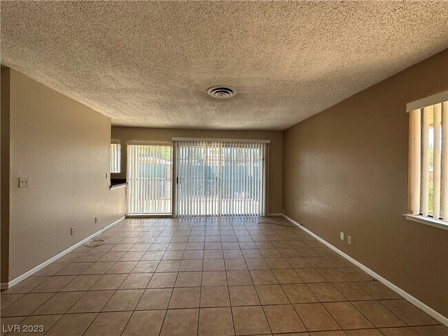 Building Photo - 2487 Paradise Village Way