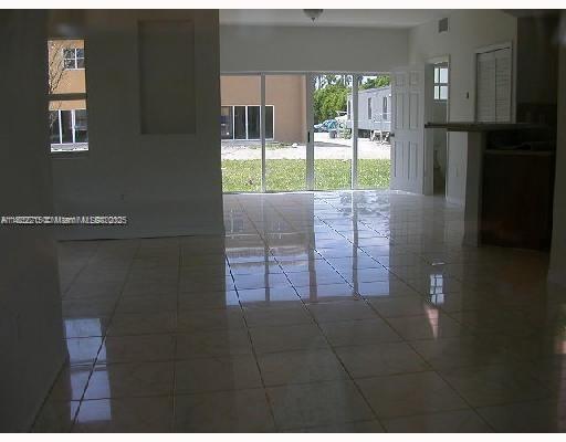 Foto del edificio - 687 SW 7th St