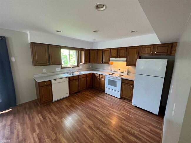 Building Photo - 5 br, 3 bath House - 6938-6940 Shattuck Rd...