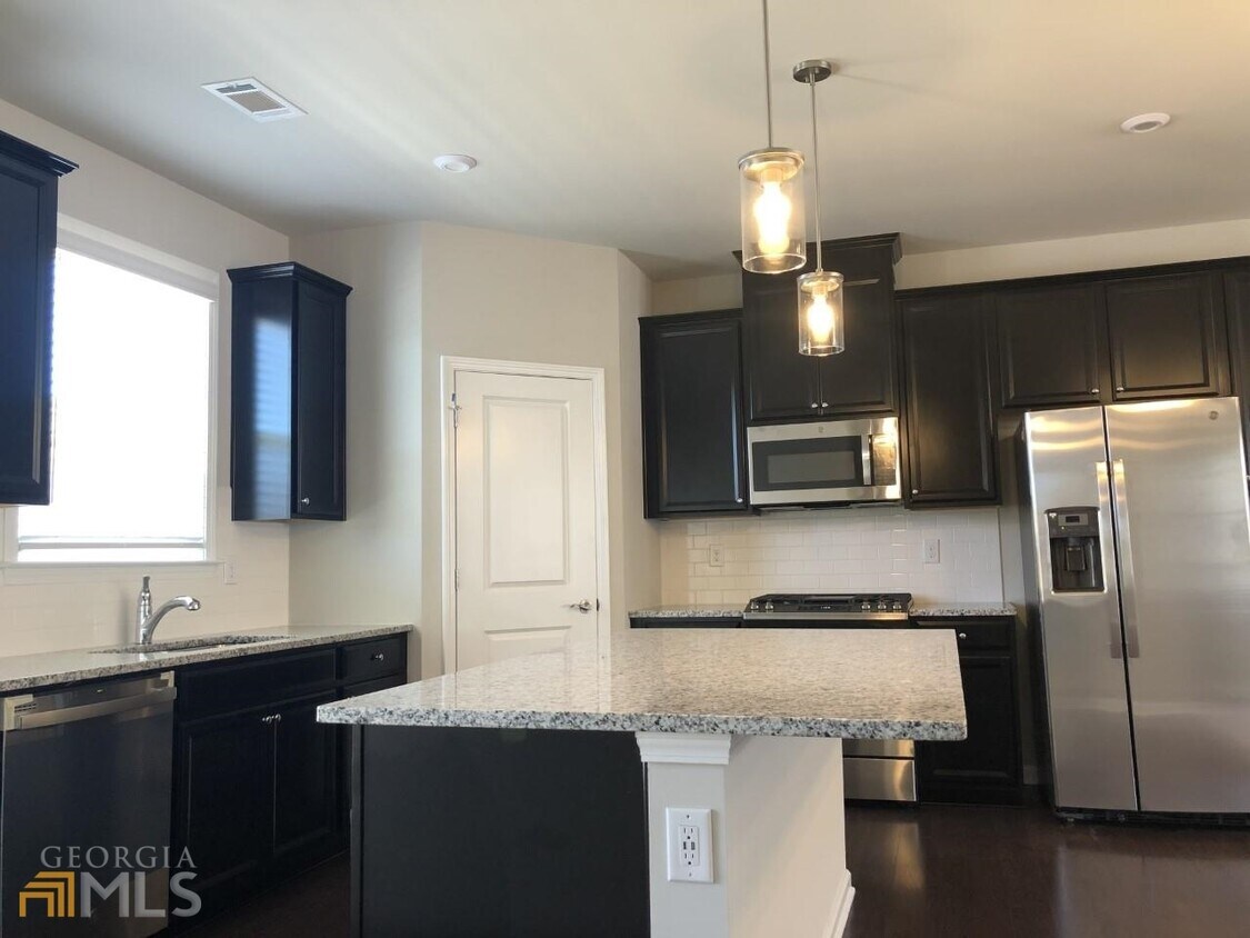 Foto del edificio - 3039 Regal Crown Dr