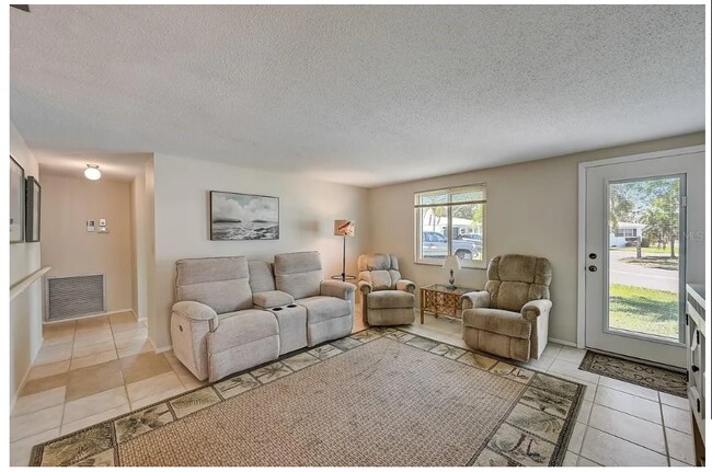Foto del edificio - 646 Circlewood Dr