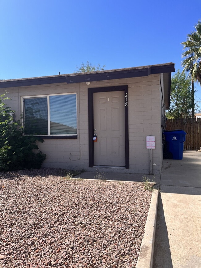 Building Photo - Move In Ready - This cozy home has all til...