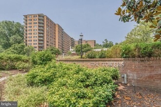 Building Photo - 4201 Cathedral Ave NW