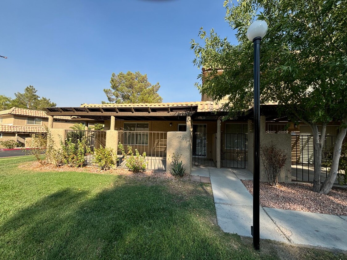 Primary Photo - Cozy 3 Bedroom Townhome in Henderson