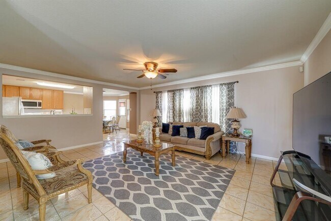 Building Photo - 9210 Kendale Dr