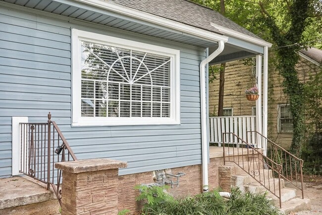 Building Photo - 1268 Eastland Rd SE