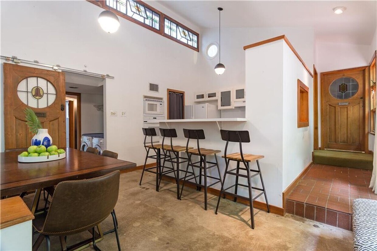 Foto principal - South Austin 4x2 Unique Home!