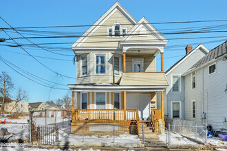 Building Photo - 827 Strong St